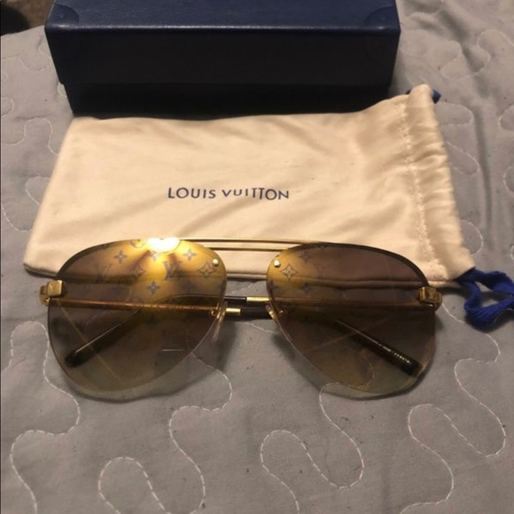 Glasses - Picture 1 of 3